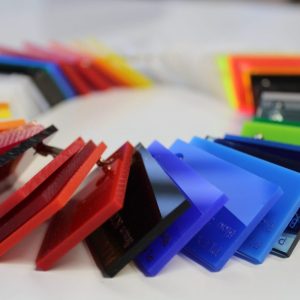 PLEXIGLAS® Värillinen